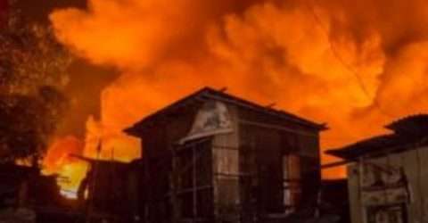 ঢাকায় আবাসিক এলাকায় আগুনে পুড়ে তিনজন নিহত