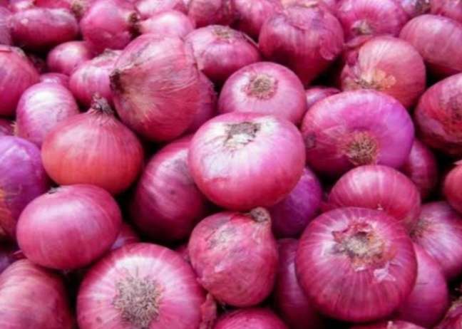 ভারতীয় পেয়াজ আমদানীর খবর শুনে বাংলাদেশের পেয়াজের বাজার ধ্বস