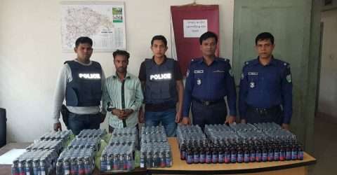 কোম্পানীগঞ্জে ৫৫৬ বোতল ফেনসিডিল সহ মাদক ব্যাবসায়ী আটক