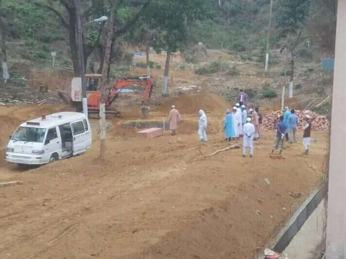 সিলেটে আইসোলেশনে মারা যাওয়া যুক্তরাজ্য প্রবাসীর লাশ দাফন মানিকপীর কবরস্থানে