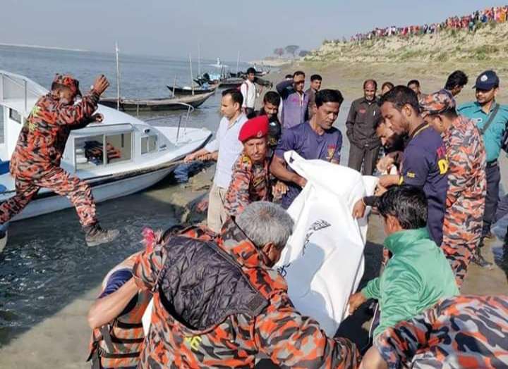 লাল বেনারশী ও গহনা আছে শুধু প্রাণ পাখিটাই নেই