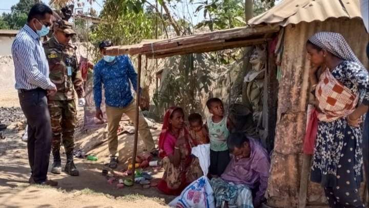 অসহায়দের ঘরে ঘরে খাদ্য নিয়ে ছুটে গেলেন কোম্পানীগঞ্জ প্রশাসন