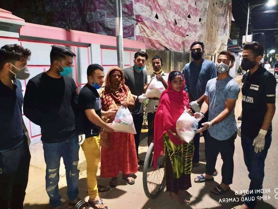 সিলেটে হত-দরিদ্রদের মধ্যে বন্ধু মহলের খাদ্যসামগ্রী বিতরণ