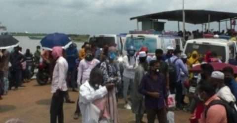 কাঁঠালবাড়ি-শিমুলিয়া নৌ-রুটে ঢাকামুখী যাত্রীদের ভিড়