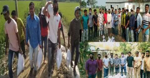 কাঁধে করে পায়ে হেঁটে খাদ্য পোঁছে দিচ্ছে জগদল ইউপি ছাত্রলীগ