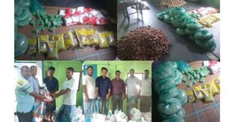 অসহায় মানুষের পাশে সহকারী অধ্যাপক মুর্শেদ আলম