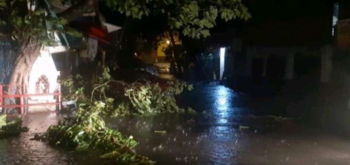 ঘূর্ণিঝড় আম্পানে ভারতের পশ্চিমবঙ্গে ১২ জন নিহত