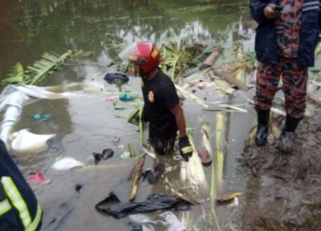 সড়কে প্রাণ গেলো ১৩ ট্রাক আরোহীর