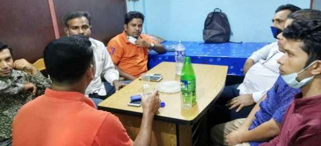 সাংবাদিকের বাসায় হামলার জেরে কুতুবদিয়ায় সরকারী দপ্তরের সংবাদ বর্জনের সিদ্ধান্ত সাংবাদিকদের