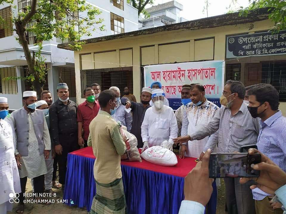 কোম্পানীগঞ্জে আল- হারামাইন গ্রুপের পক্ষ থেকে মধ্যবিত্ত ও নিন্ম মধ্যবিত্ত পরিবারের মধ্যে ত্রাণ বিতরণ