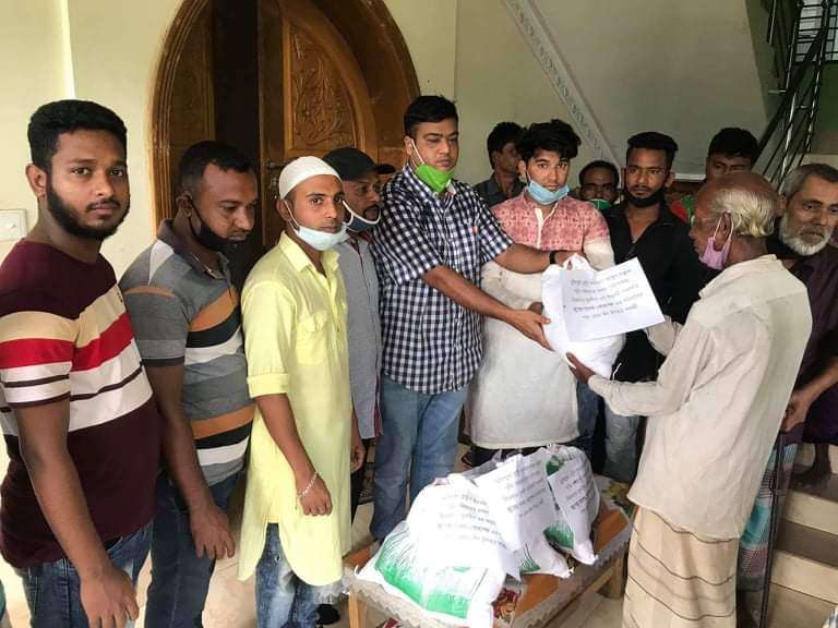 মুক্তিযোদ্ধা প্লাটুন কমান্ডার আব্দুল মান্নান স্মৃতি পরিষদের খাদ্য সামগ্রী বিতরণ