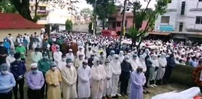 মানিক পীর কবরস্থানে চীর নিদ্রায় সমাহীত কামরান