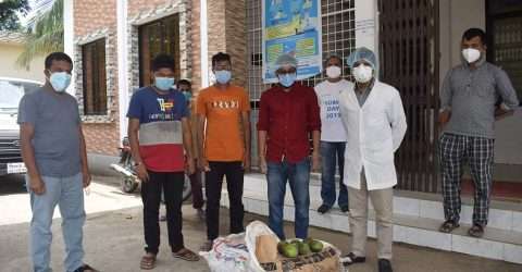 মহামারীতে করোনা আক্রান্তদের শাবিপ্রবি ছাত্রলীগের ফল উপহার