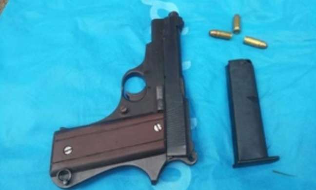 অস্ত্র সহ র‍্যাবের খাচাঁয় বন্দি রিজেন্ট গ্রুপের চেয়ারম্যান শাহেদ