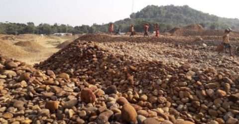 কানাইঘাটে অবৈধ ভাবে উত্তোলিত অর্ধশত কোটি টাকার পাথর নিলামে বিক্রি হবে