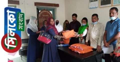 ধর্মপাশা উপজেলা ভাইস চেয়ারম্যান ইয়াসমিন আক্তারের উদ্যোগে মহিলা আঃ লীগ নেত্রীদের শাড়ি উপহার