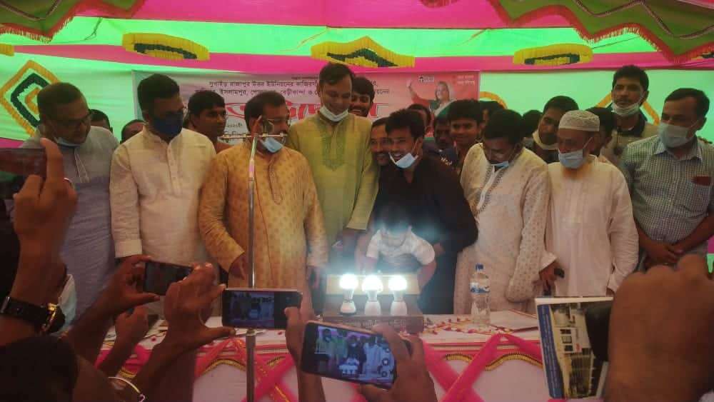 ধর্মপাশার গোলকপুর বাজারে বিদ্যুৎ সংযোগ উদ্ধোধন করেন এমপি রতন