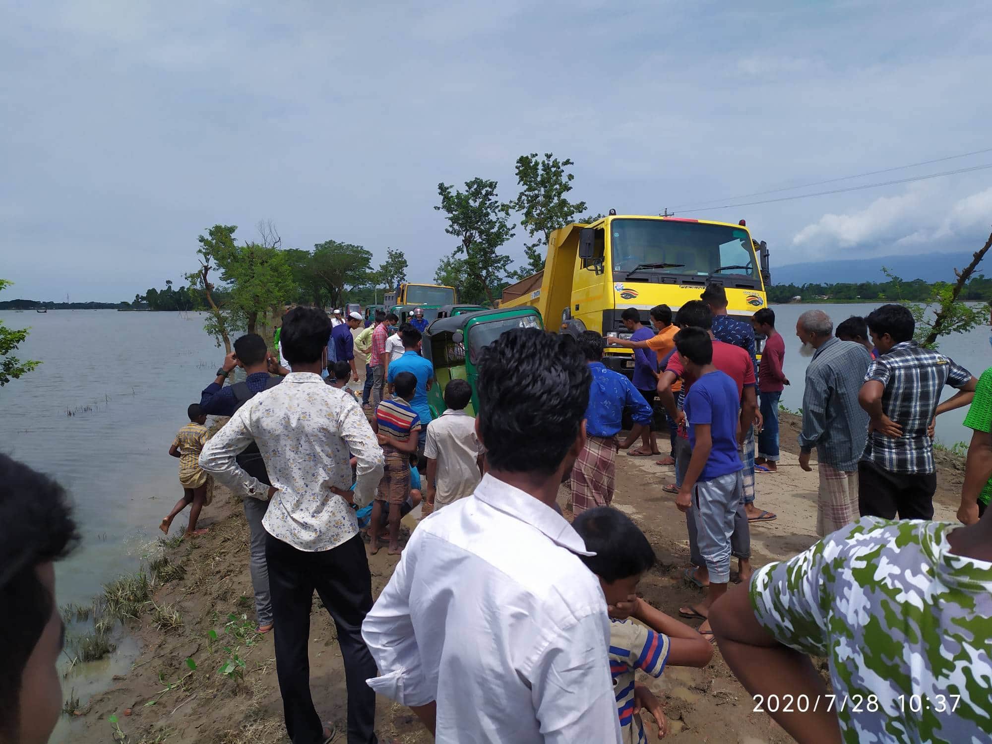 দফায় দফায় বন্যার ফলে গোয়াইনঘাটে রাস্তার অবস্থা নাজেহাল