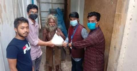 তাকরীম ফিউনারেল ফাউন্ডেশনের ঈদ সামগ্রী বিতরণ