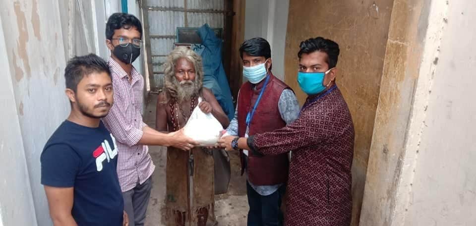 তাকরীম ফিউনারেল ফাউন্ডেশনের ঈদ সামগ্রী বিতরণ