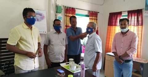 ধর্মপাশায় প্রশাসনের উদ্যোগে মুক্তিযোদ্ধাদের মাঝে বিনামুল্যে শাড়ী, মাস্ক বিতরণ ও চেক হস্তান্তর