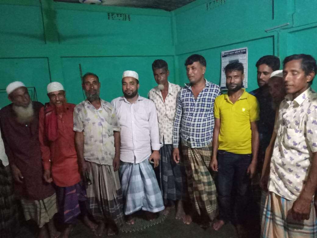 সম্ভাব্য চেয়ারম্যান পদপ্রার্থী ইকবাল হোসেন ইমাদের মহিষখেড় গ্রামে ঈদ শুভেচ্ছা বিনিময়