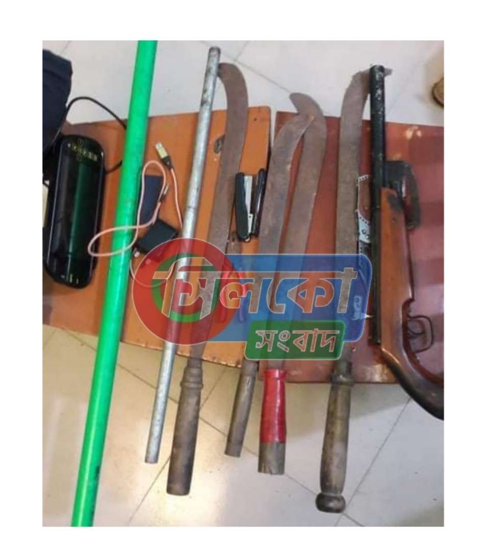এমসি কলেজে তরুণীকে ধর্ষণকারী সাইফুরের হোস্টেল রুম থেকে উদ্ধারকৃত অস্ত্র