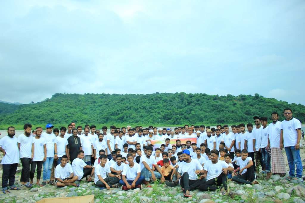 ইতিহাসবিদ ড.সিরাজুল ইসলাম ফাউন্ডশনের বৃক্ষরোপণ ও আনন্দ ভ্রমণ উদযাপন