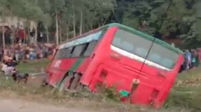 হবিগঞ্জে বাসচাপায় ৪ যাত্রী সহ ৬ জন নিহত