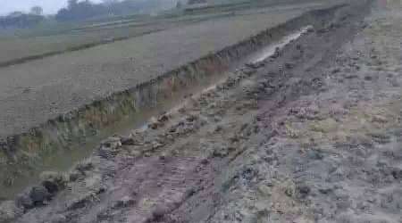 কুলাউড়ায় অপরিকল্পিতভাবে রাস্তায় মাটি ভরাটের জন্য হুমকির মুখে কৃষিজমি