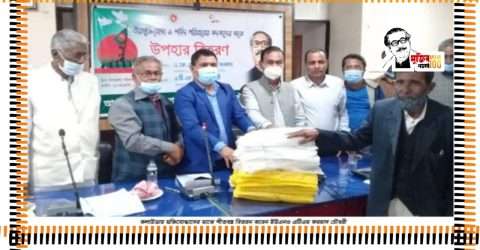 মুক্তিযোদ্ধা পরিবারকে শীতবস্ত্র উপহার দিলো কুলাউড়া উপজেলা প্রশাসন