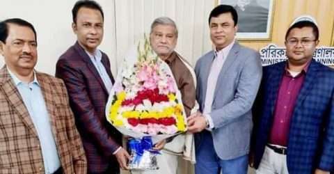 পরিকল্পনা মন্ত্রী এমএ মান্নান এমপিকে মেয়র আবুল কালাম চৌধুরীর ফুলেল শুভেচ্ছা