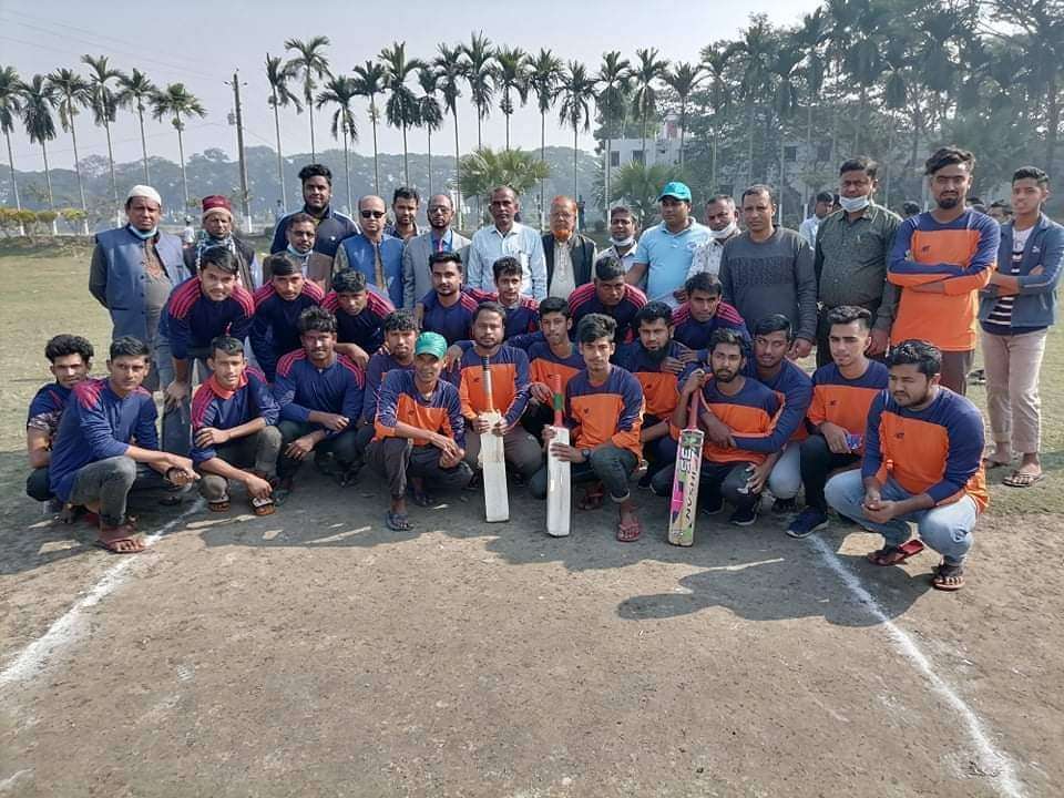 জিনদপুর প্রিমিয়ার লীগের ক্রিকেট টূর্ণামেন্টের উদ্বোধনী খেলা অনুষ্ঠিত