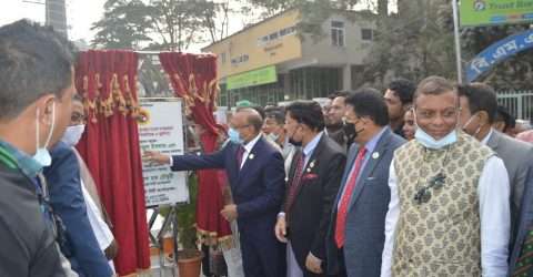 সিলেট নগরীতে রাস্তার ডিভাইডার ও সড়কবাতি উদ্বোধন করলেন দুই মন্ত্রী