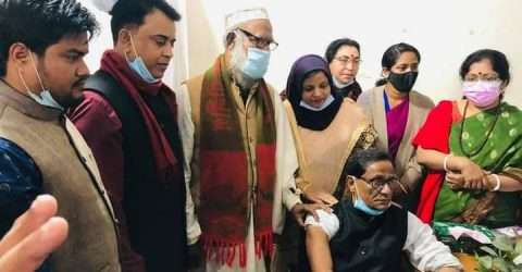রাজনগরে প্রথম করোনা ভ্যাকসিন গ্রহণ করেছেন মিলন বখত