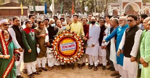 স্বাধীনতার সুবর্ণজয়ন্তী উপলক্ষে শহিদ মিনারে সিলেট জেলা আওয়ামী লীগের শ্রদ্ধা