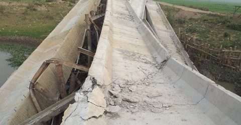 উদ্বোধনের আগেই ভেঙ্গে গেলো ব্রীজ