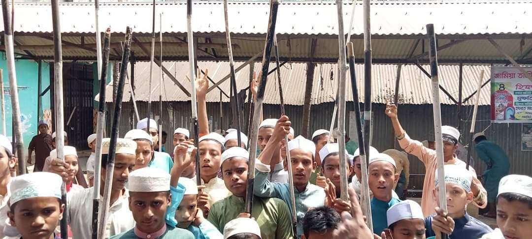 কোম্পানীগঞ্জে হেফাজতের হরতালে বঙ্গবন্ধু মহাসড়কে ঘন্টাব্যাপী স্থবিরতা