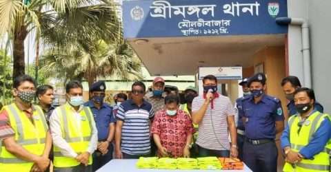 শ্রীমঙ্গলে নিসচা’র উদ্যোগে ট্রাফিক পুলিশদের মাঝে সেফটি জ্যাকেট বিতরণ