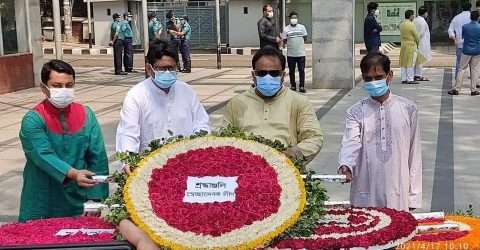 মুজিবনগর দিবস উপলক্ষে জাতির পিতার প্রতিকৃতিতে স্বেচ্ছাসেবক লীগের শ্রদ্ধা নিবেদন
