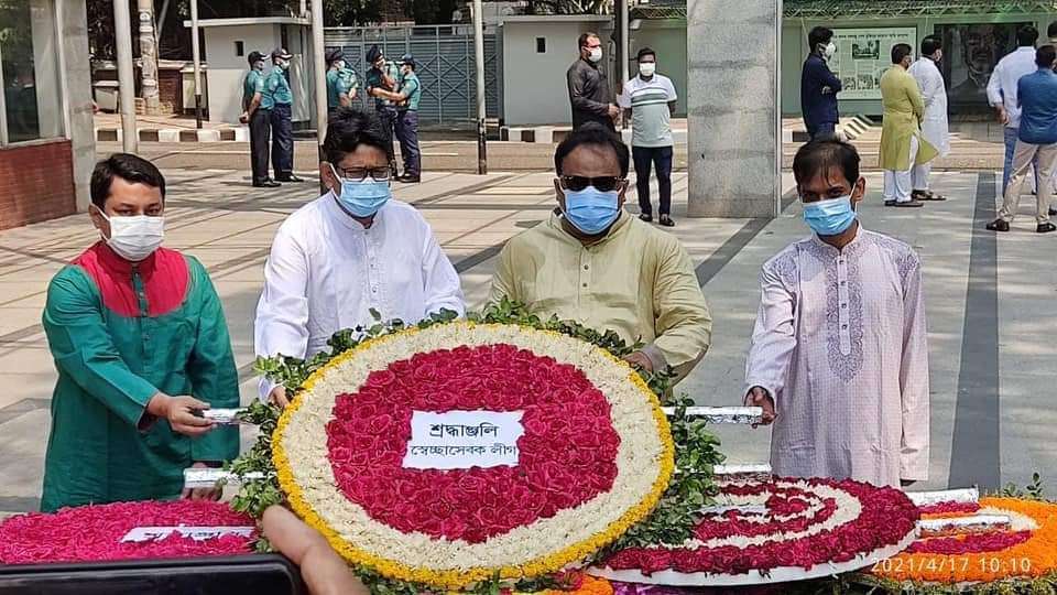 মুজিবনগর দিবস উপলক্ষে জাতির পিতার প্রতিকৃতিতে স্বেচ্ছাসেবক লীগের শ্রদ্ধা নিবেদন