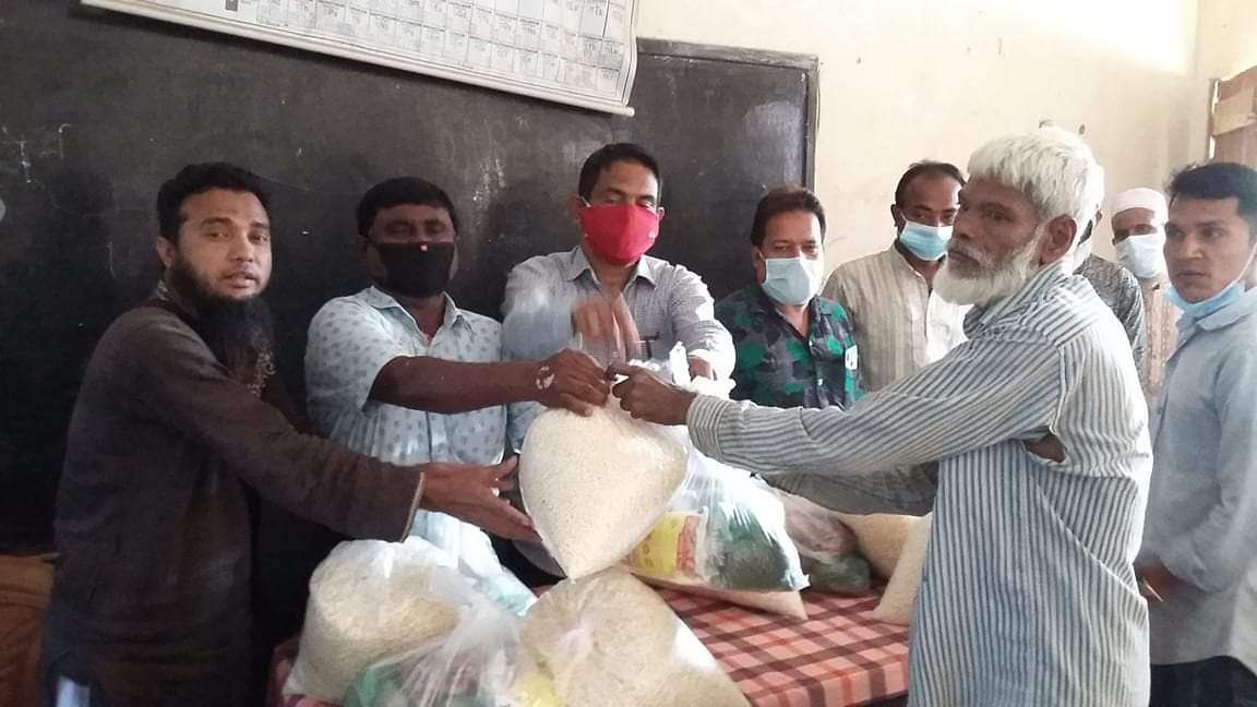 হরিপুর সোশ্যাল ওয়েলফেয়ার ফাউন্ডেশনের ইফতার বিতরণ