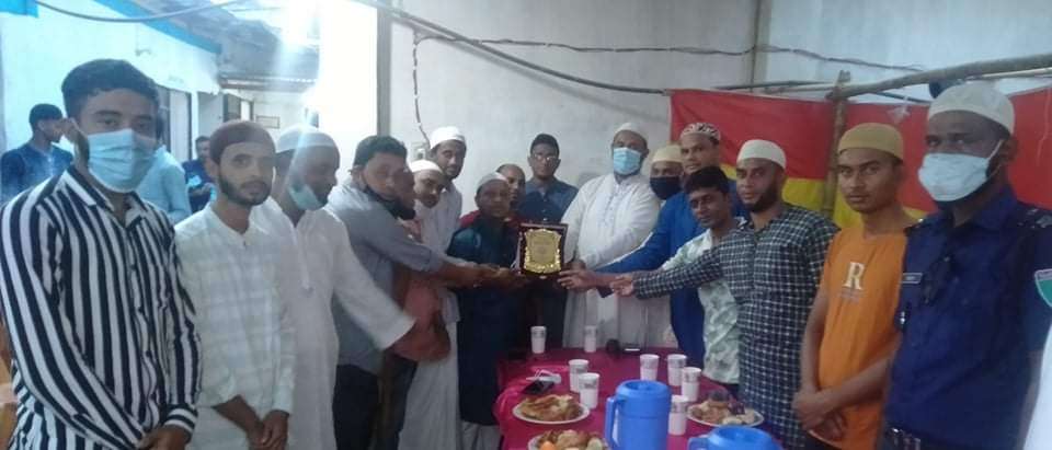 ব্যবসায়ী নেতাদের সাথে সালুটিকর তদন্ত কেন্দ্র পুলিশের মত বিনিময় সভা