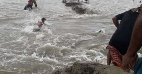 নিরবে আঘাত হেনেছে ঘূর্ণিঝড় ইয়াস