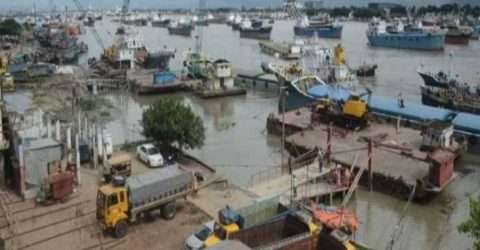 নৌযান চলাচলে নিষেধাজ্ঞা প্রত্যাহার