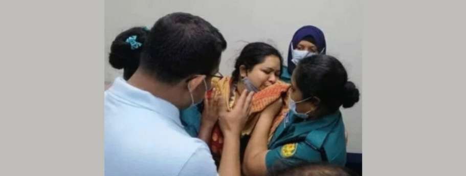 সাংবাদিক রোজিনা ইসলামকে পাঁচ ঘণ্টা আটকে থানায় সোপর্দ
