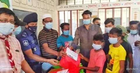 ব্লাড ফাউন্ডেশন শ্রীমঙ্গলের উদ্যোগে পোশাক সামগ্রী বিতরণ