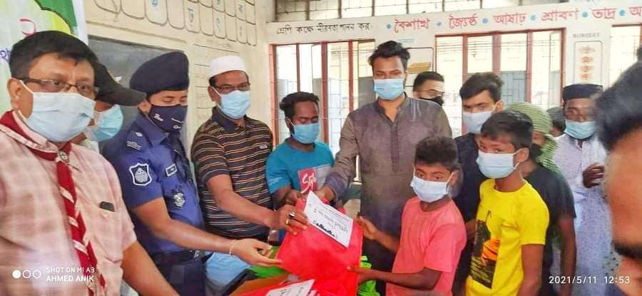 ব্লাড ফাউন্ডেশন শ্রীমঙ্গলের উদ্যোগে পোশাক সামগ্রী বিতরণ