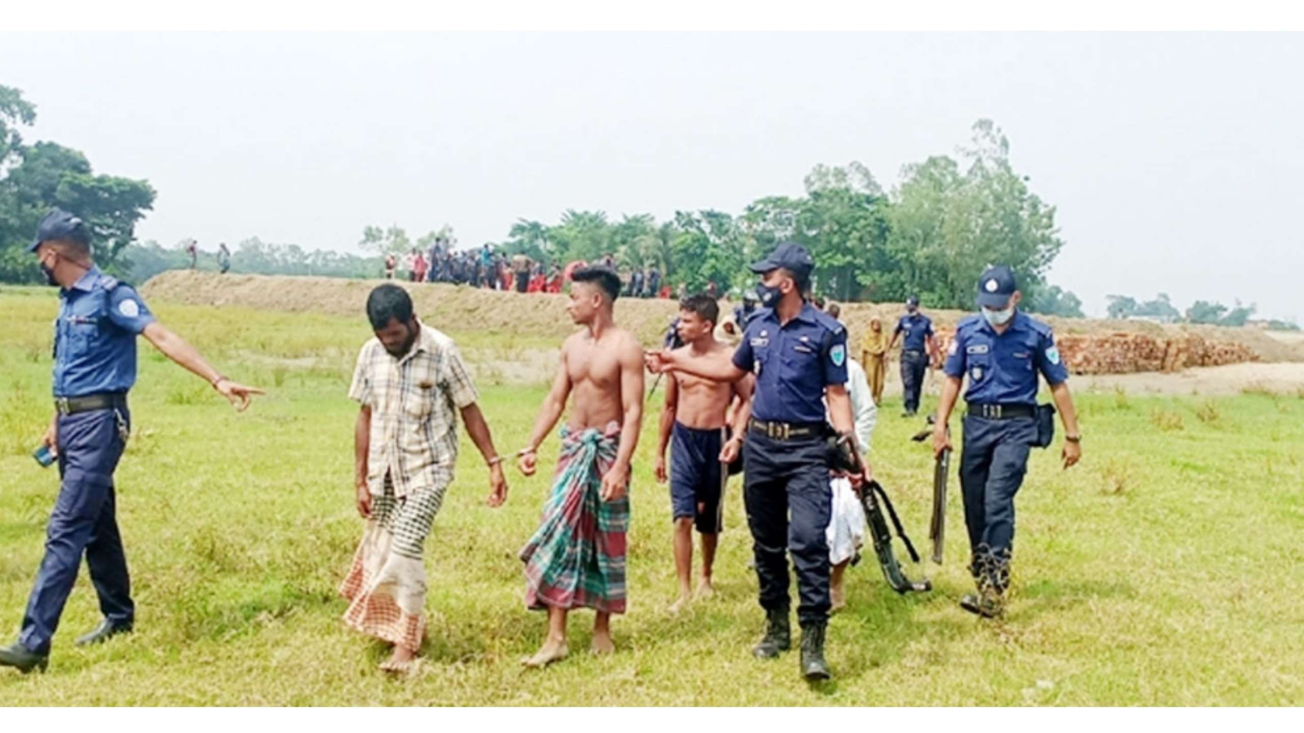 সুনামগঞ্জে দখলদারদের হামলায় এসিল্যান্ডসহ আহত ১০