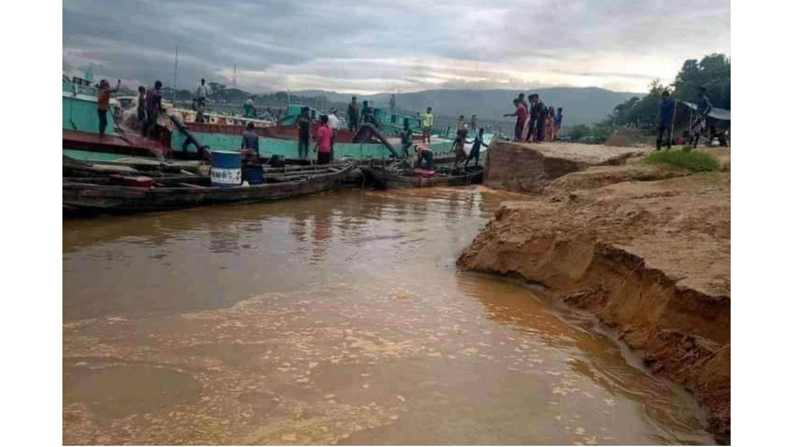 কোম্পানীগঞ্জে অপরিকল্পিত বালু উত্তোলন, হুমকির মুখে খেলার মাঠ